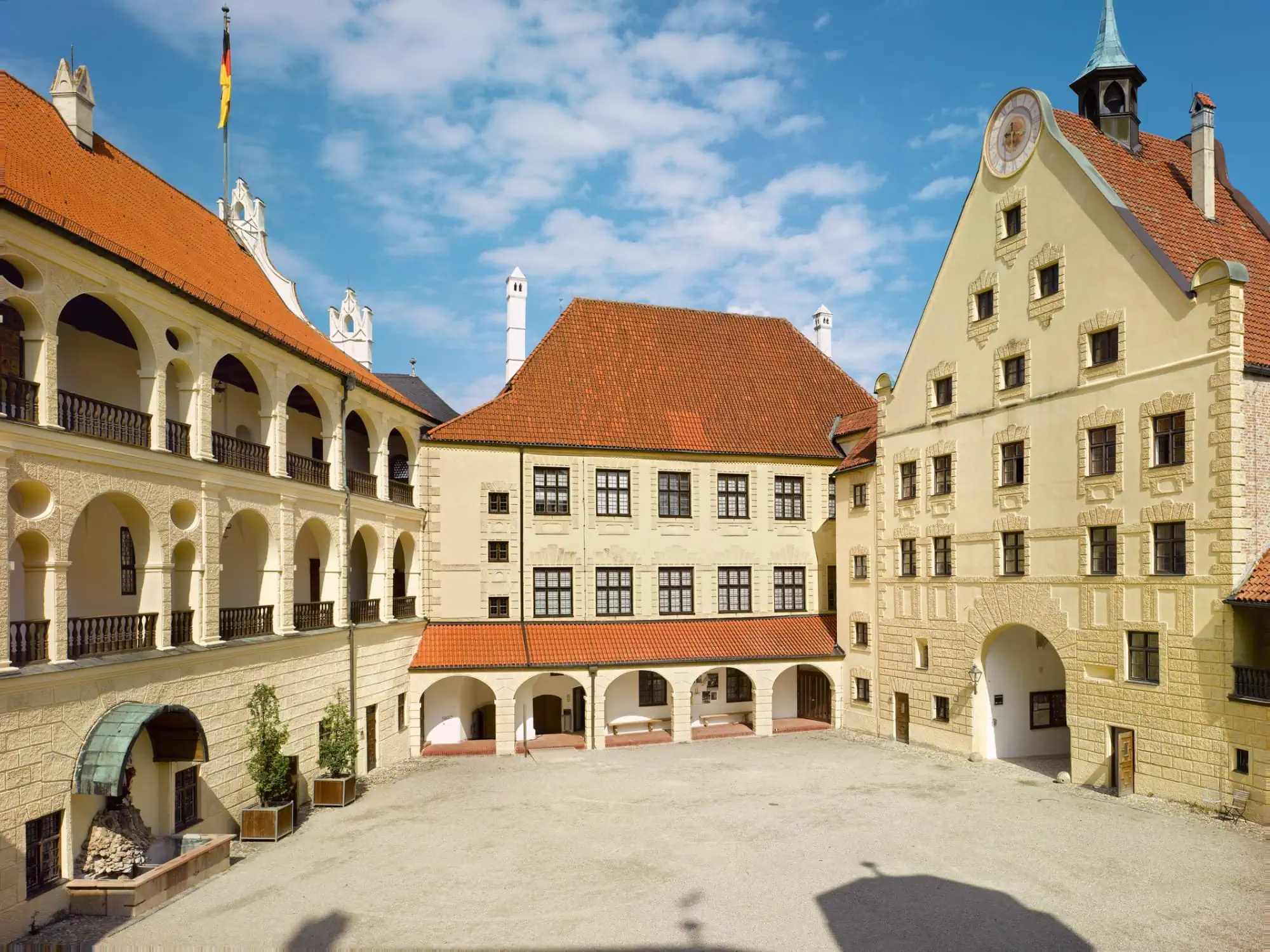 Burghof in der Burg Trausnitz // HIMBEER
