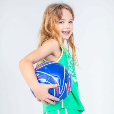 Kindersport: Emilia kickt gerne // HIMBEER
