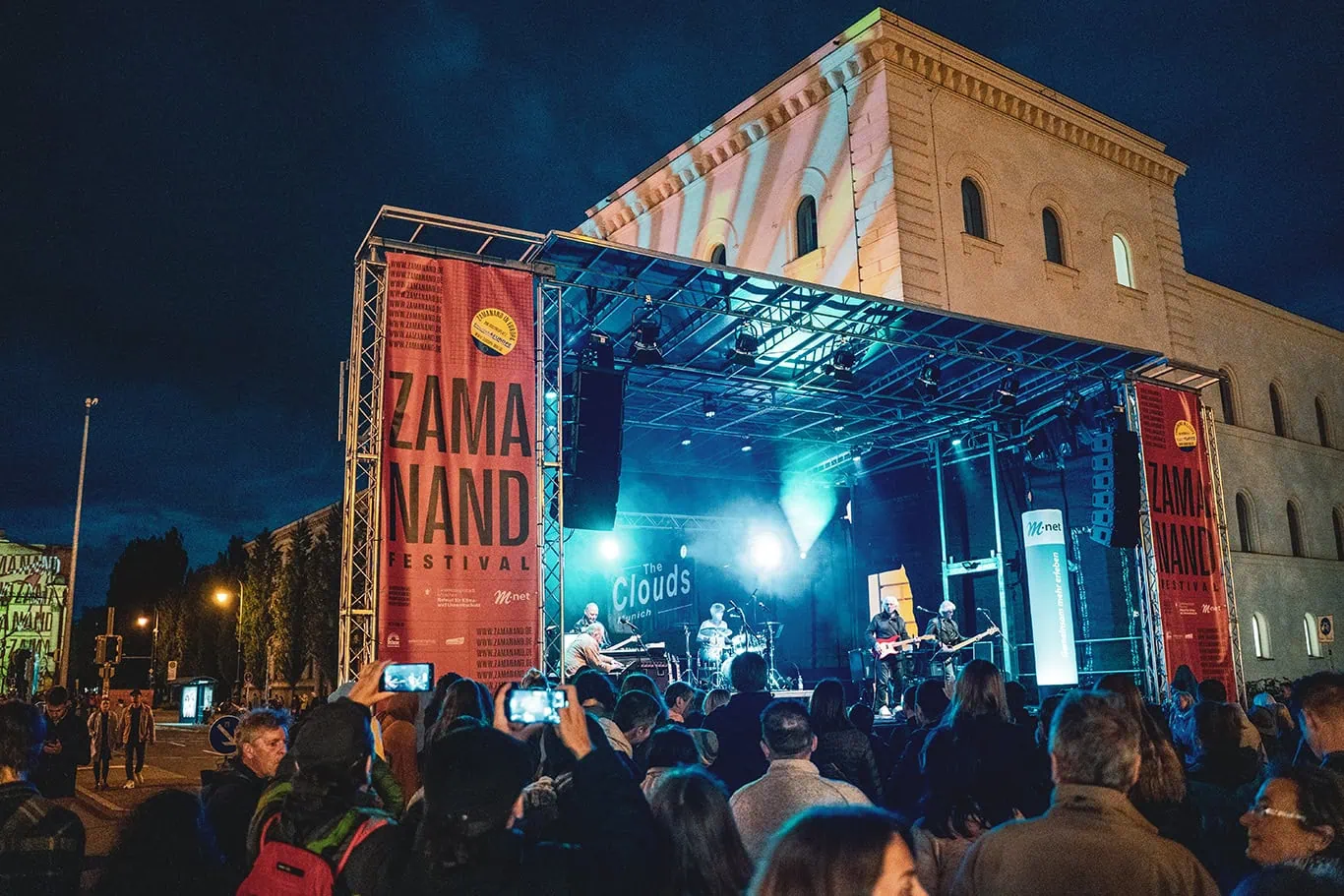 Bühne auf dem Zamanand Festival im Juni // HIMBEER