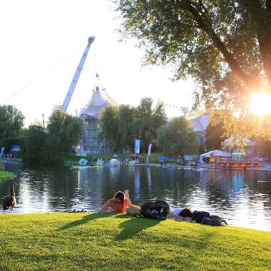 Entspannen und feiern im Olympiapark München // HIMBEER