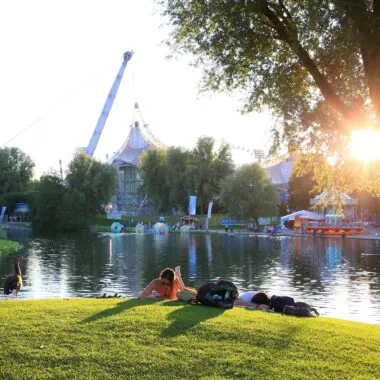 Entspannen und feiern im Olympiapark München // HIMBEER