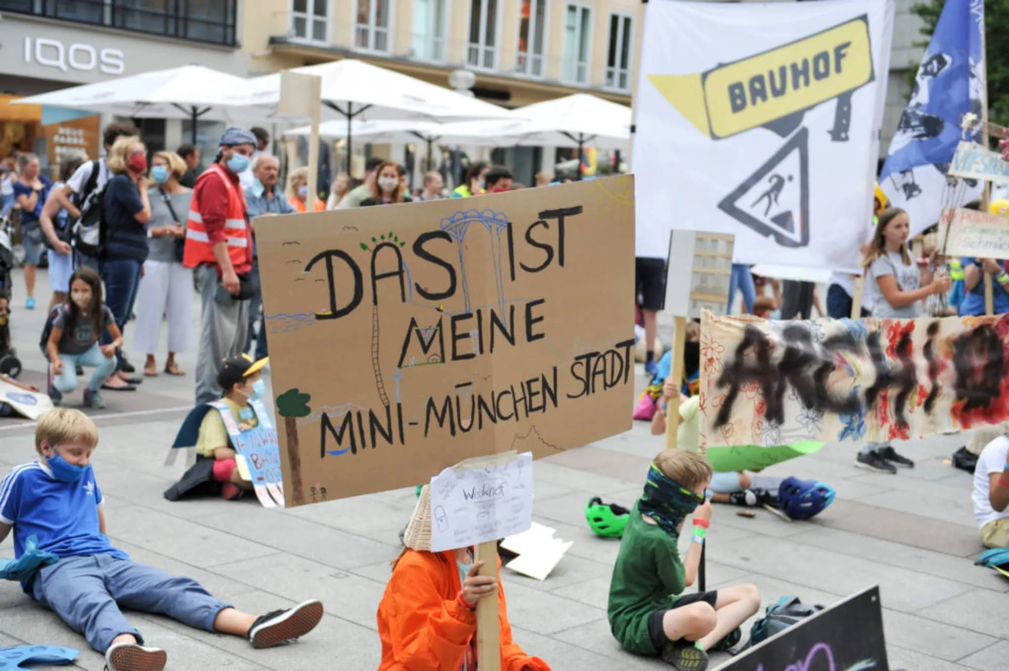 Feste und Festivals im August: Mini-München Demonstration // HIMBEER 