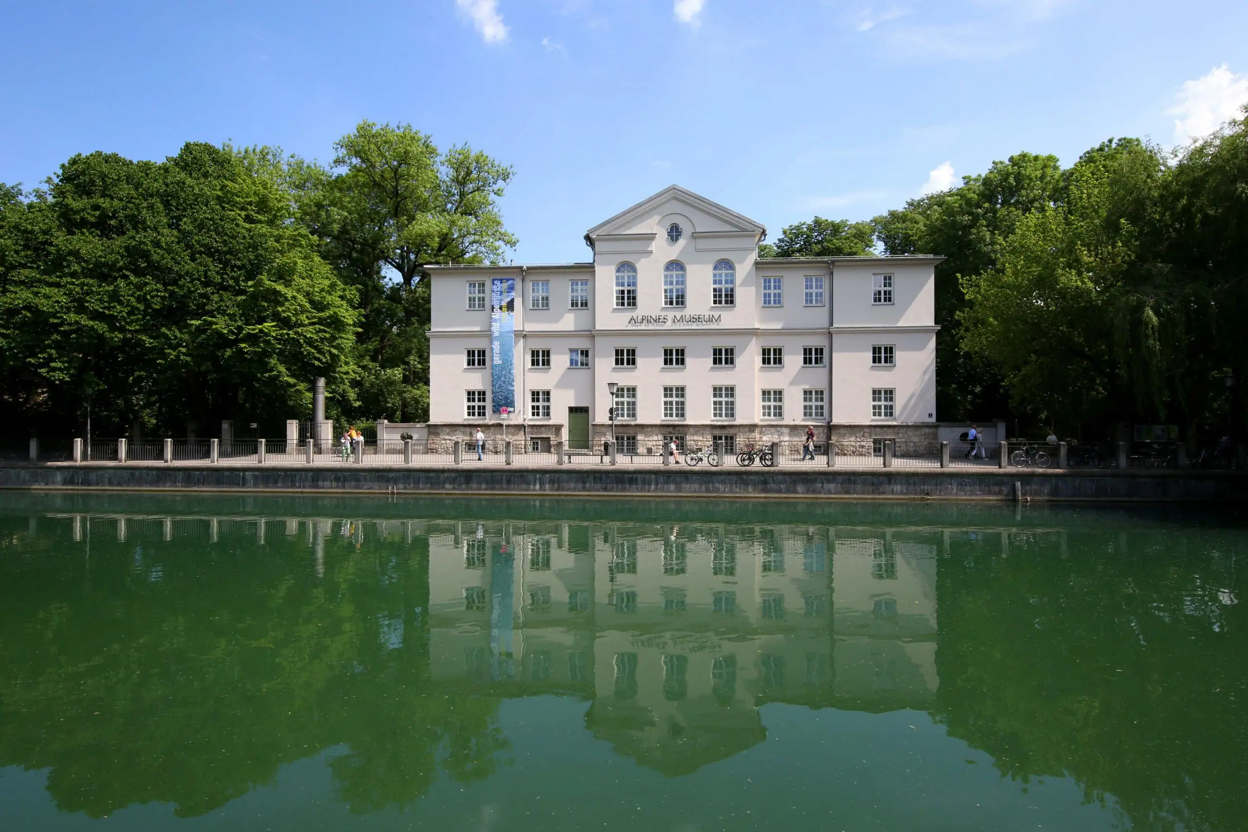 Alpines Museum Familienführung // HIMBEER