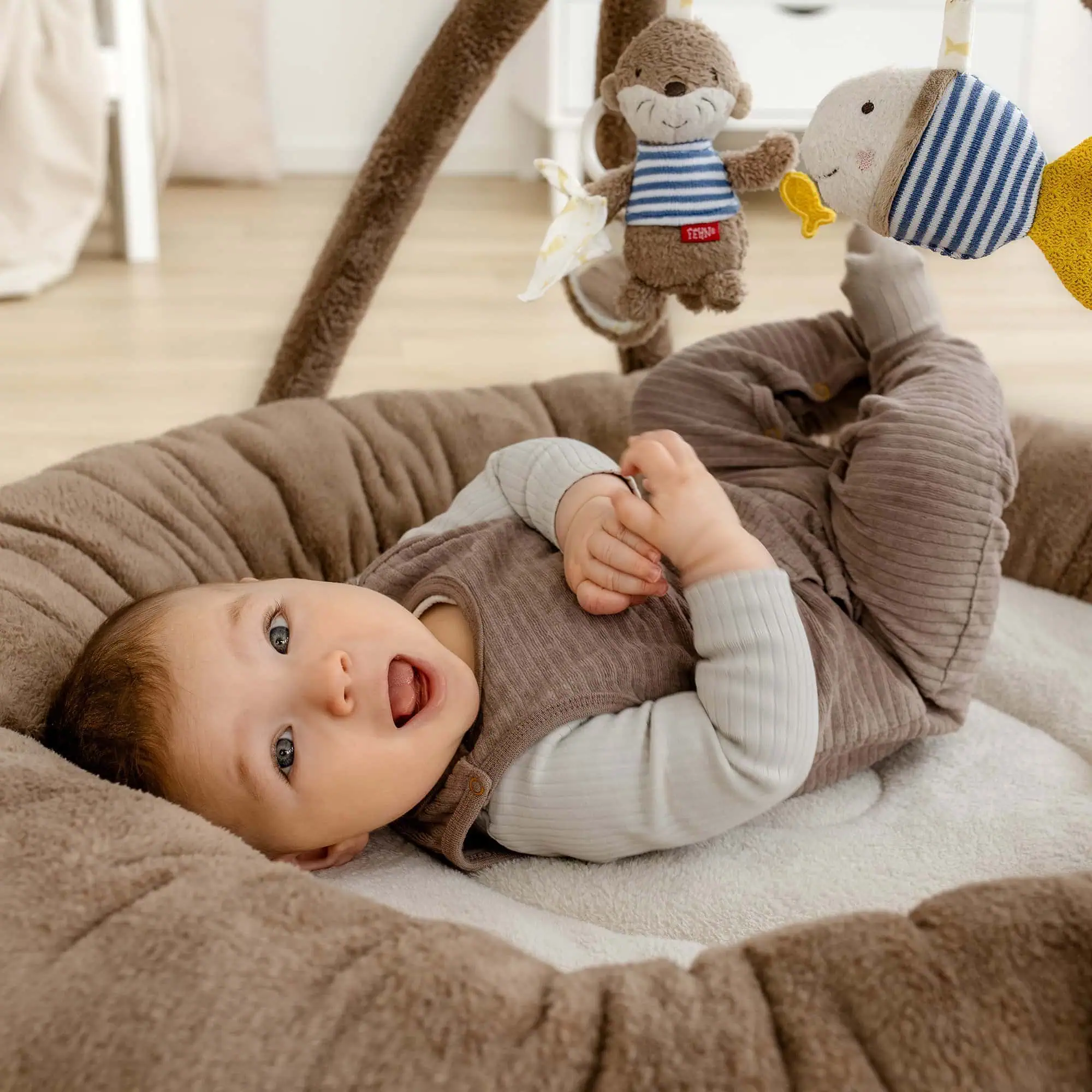 Lieblingssachen für Kinder zum Spielen und Kuscheln: Otter Theo von Fehn // HIMBEER