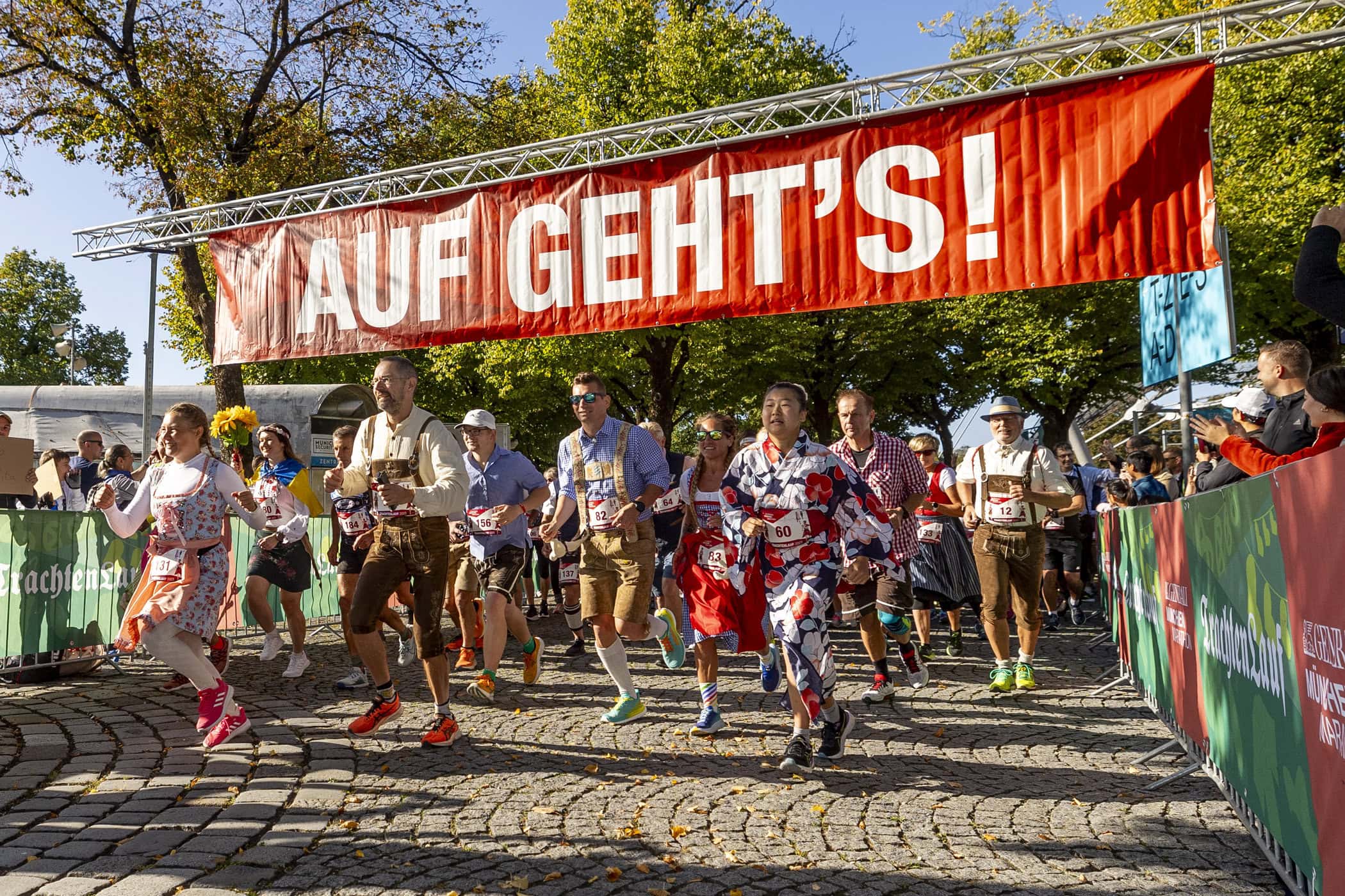 Wochenend-Tipps (KW 41) für Familien mit Kindern in München: Trachtenlauf im Olympiapark // HIMBEER