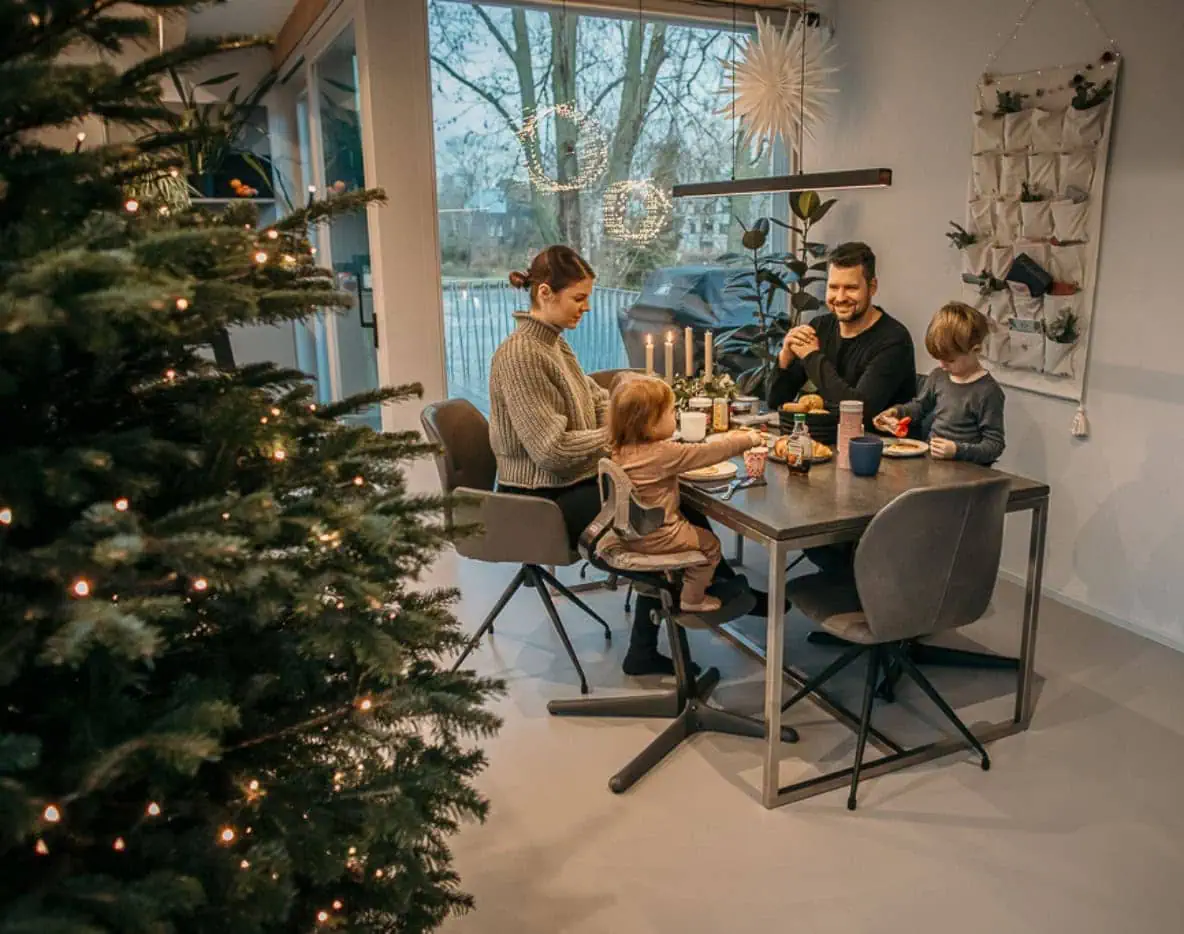 Advents-Fototipps: Wie ihr schöne Bilder von Kindern im Winter macht – Tipps zum Fotografieren von Cindy und Kay Fotografie: Nehmt eine beobachtende Rolle ein // HIMBEER