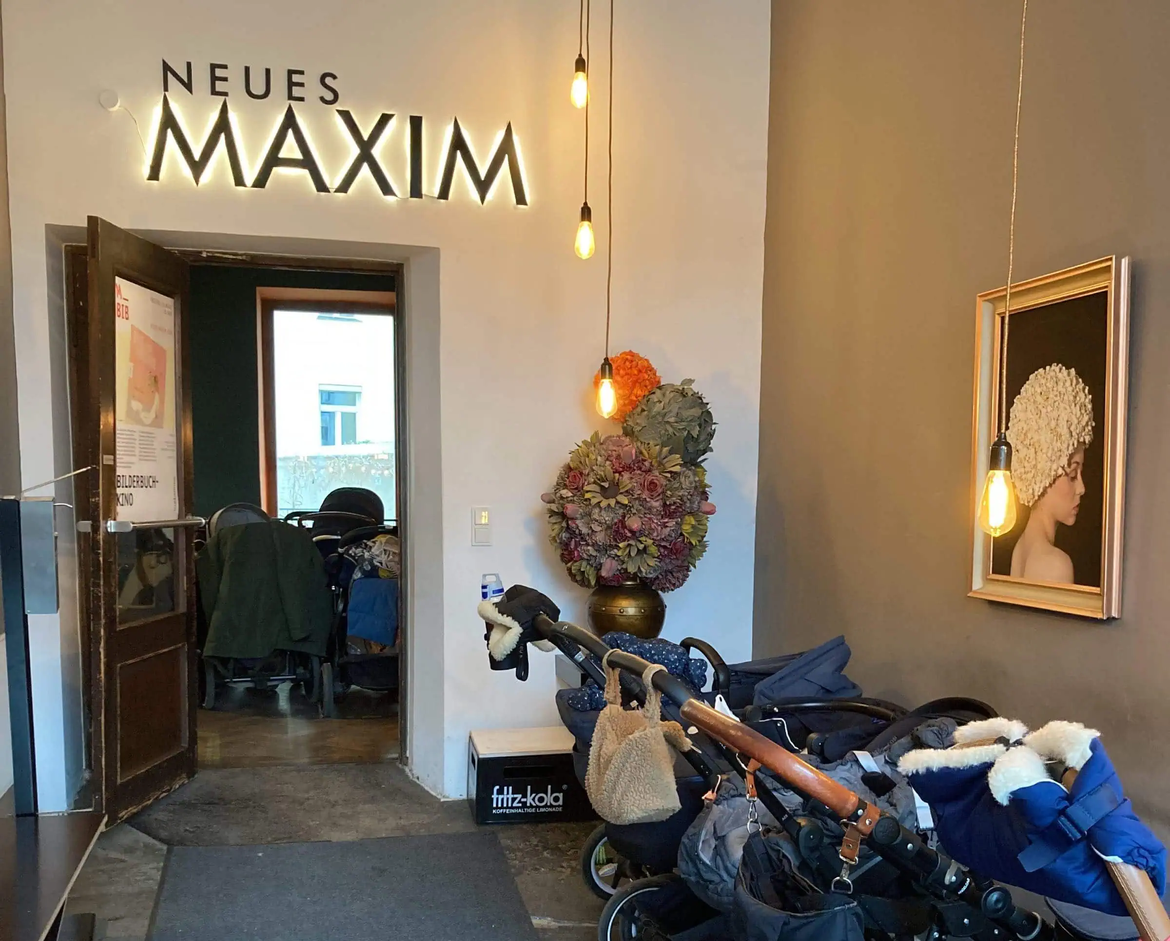 Mini-Tipps für München mit Baby oder Kleinkind im Dezember: Babykino im Neue Maxim // HIMBEER 