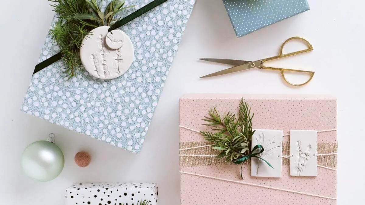 Geschenkanhänger für die Weihnachtsgeschenke basteln // HIMBEER