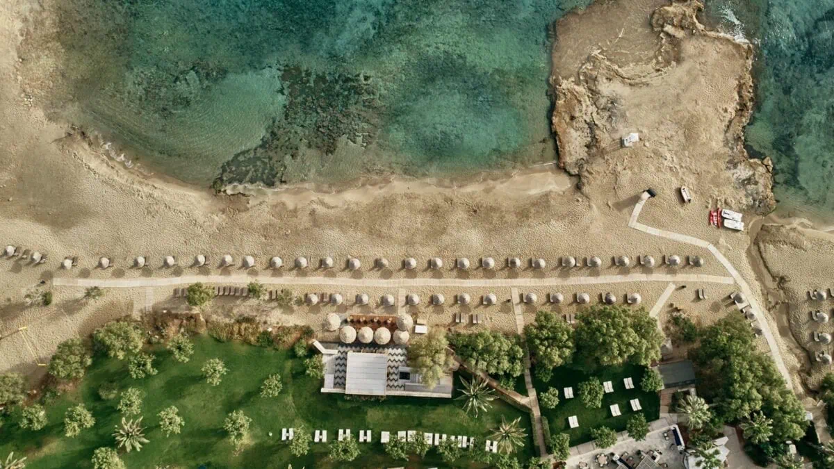 Good Travel-Tipp für Familien – tolles Hotel für Kreta mit Kindern: Cretan Malia Park Hotel – der Strand aus der Vogelperspektive // HIMBEER