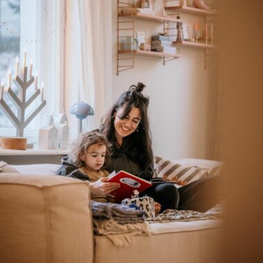 Familien und ihre Traditionen und Rituale im Advent und zu Weihnachten: Zeit gemütlich zusammen verbringen // HIMBEER