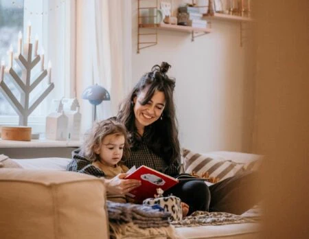 Familien und ihre Traditionen und Rituale im Advent und zu Weihnachten: Zeit gemütlich zusammen verbringen // HIMBEER