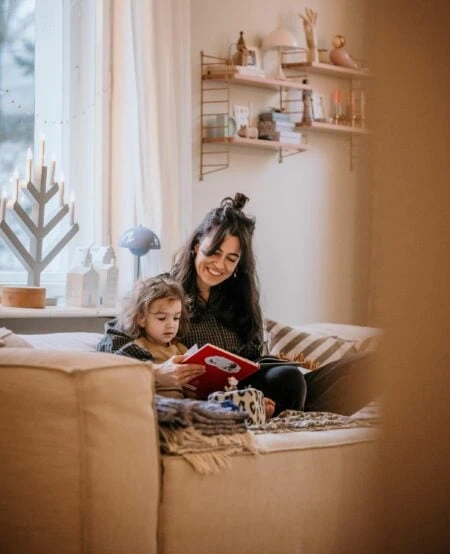 Familien und ihre Traditionen und Rituale im Advent und zu Weihnachten: Zeit gemütlich zusammen verbringen // HIMBEER