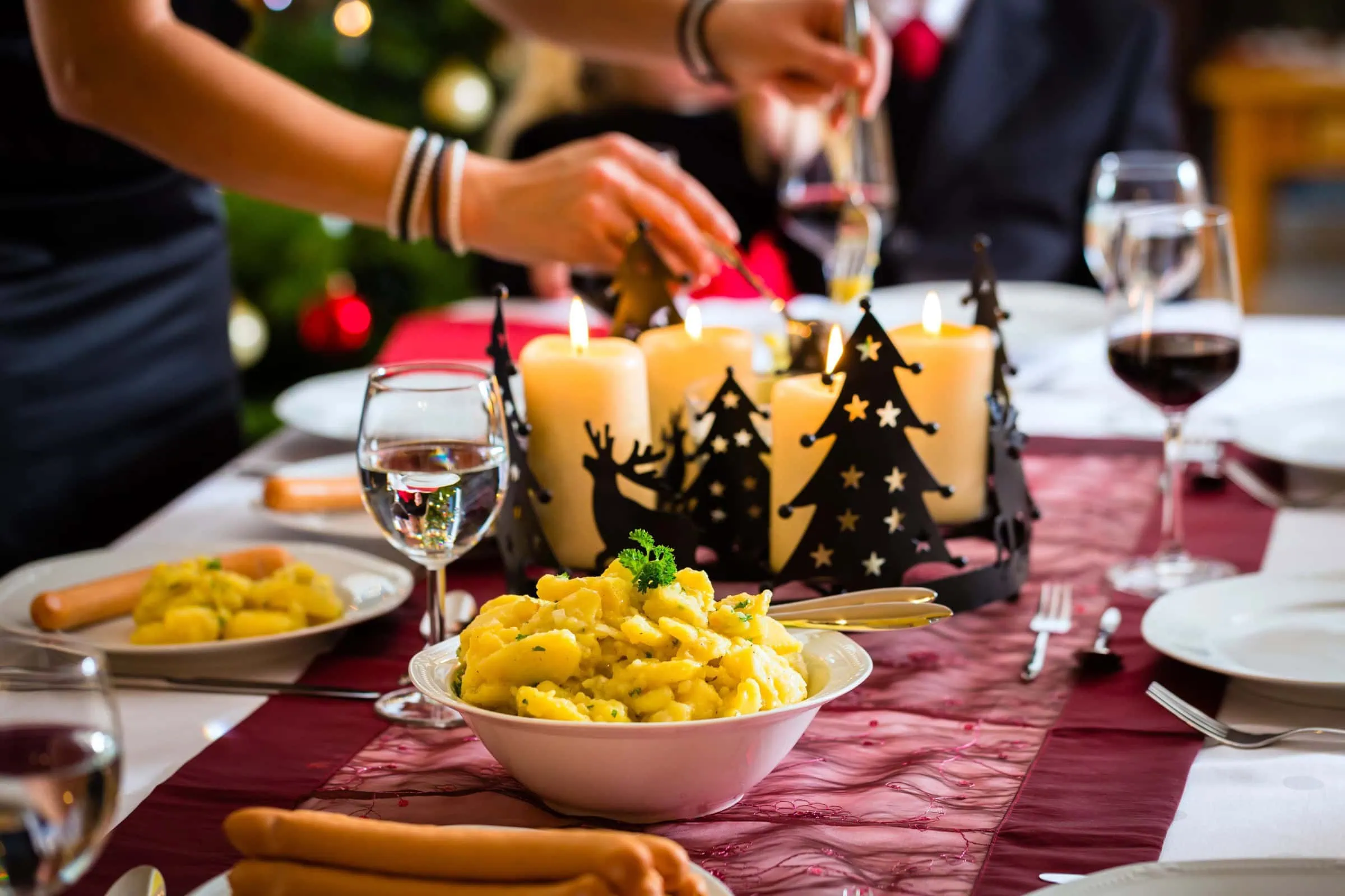 Weihnachtsgerichte: Kartoffelsalat mit Würstchen an Heiligabend // HIMBEER