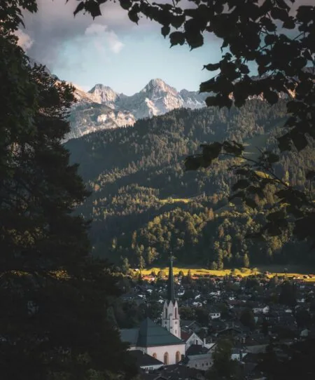 Garmisch-Partenkirchen – Ferienwohnung für Familien im Heimat 1883 // HIMBEER