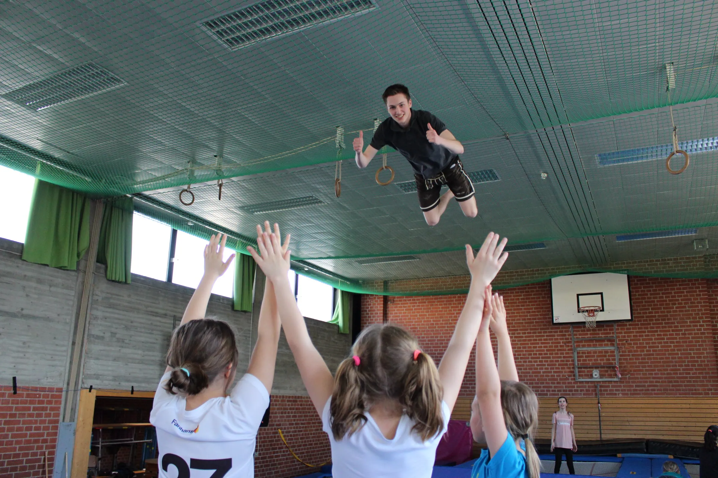 Faschingsferien-Kurse für aktive Kinder in München: Mixed Sportwoche bei Trampolin.pro // HIMBEER