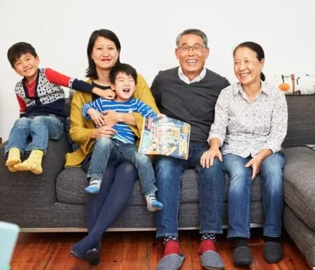 Liebevolle Familienbande – Von der Bindung zwischen Großeltern, Eltern und Enkelkindern // HIMBEER