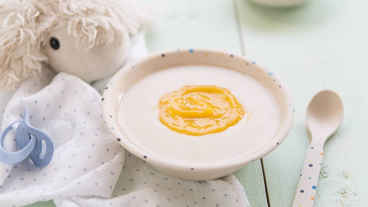 Rezept für Gute-Nacht-Brei mit Mangopüree // HIMBEER
