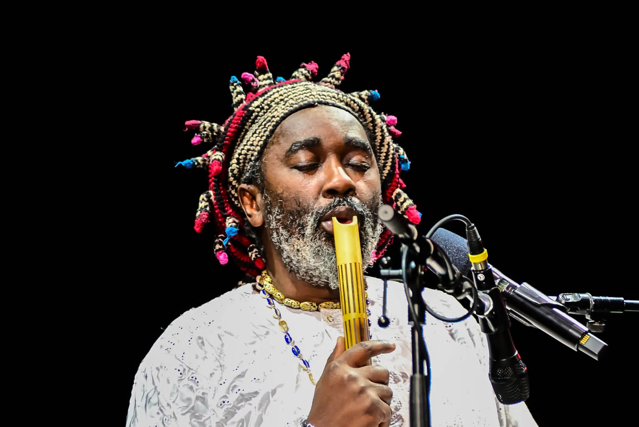 Multiinstrumentalist Njamy Sitson, Afrikanische Melodien & Mythen – Tipps fürs Wochenende KW 27 // HIMBEER