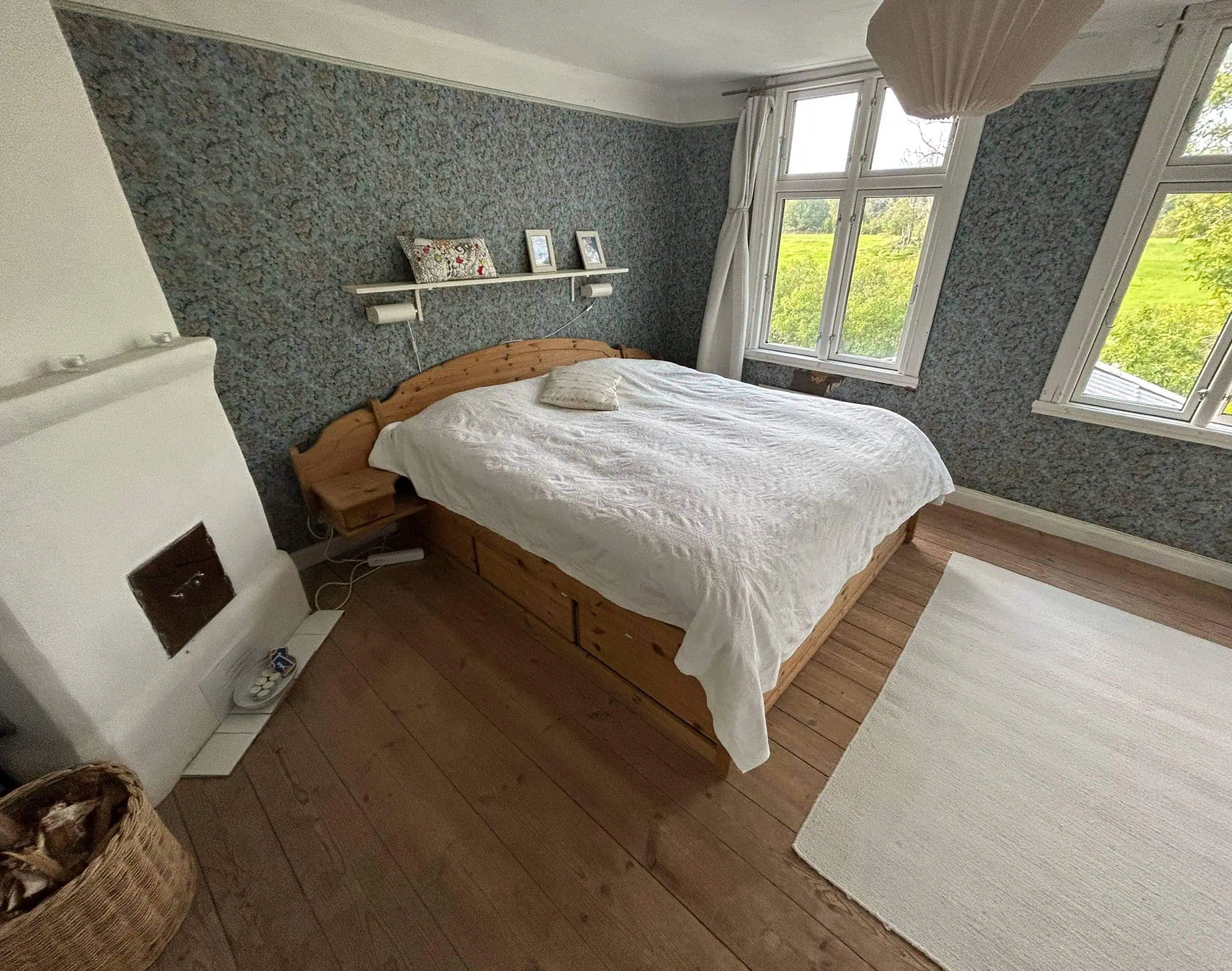 Good Travel-Tipp für Familien mit Kindern: Urlaub im traditionellen Schwedenhaus in Smaland – Ansicht Ferienhaus von innen: Schlafzimmer