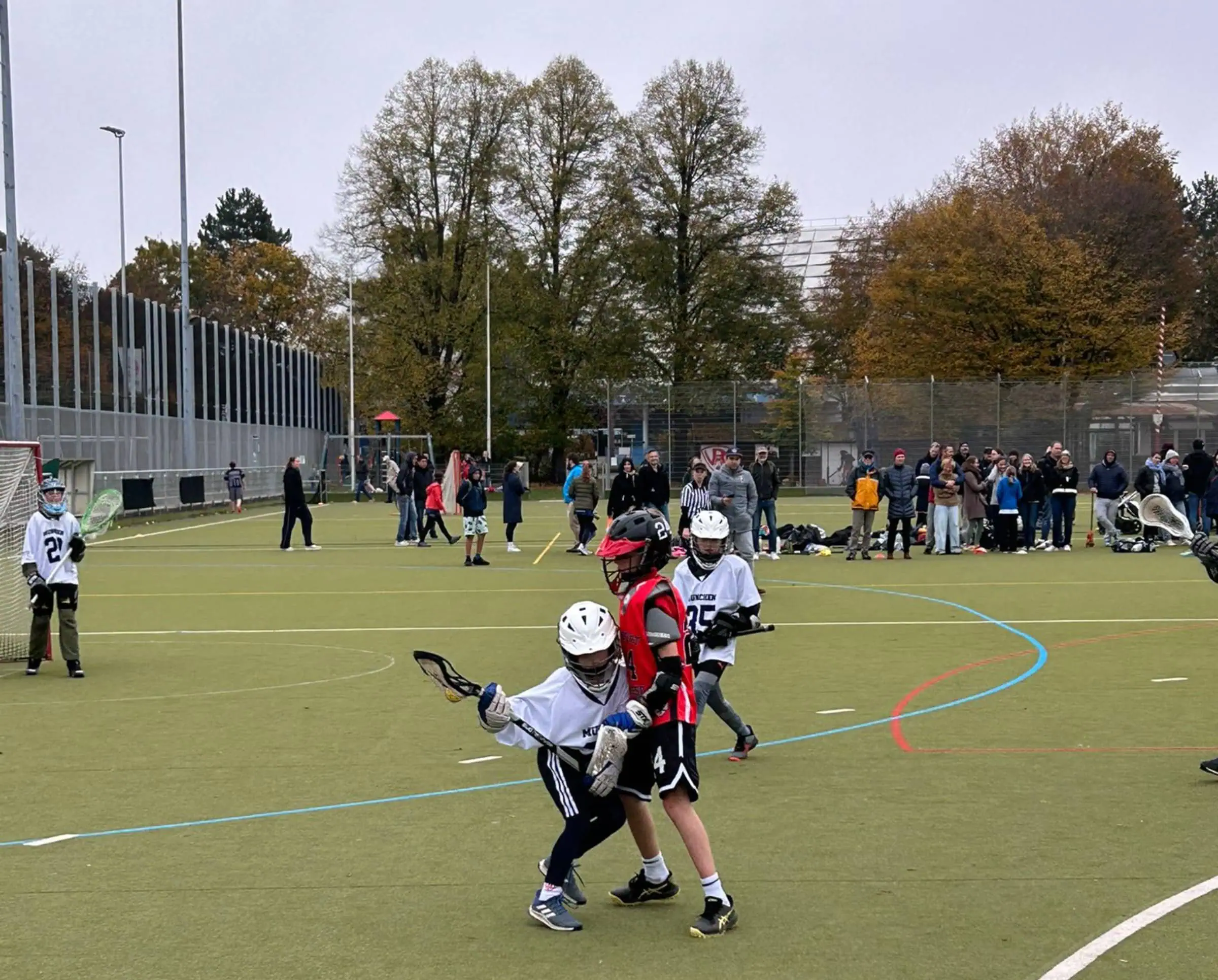 Aktive Sommerferienkurse in München: Lacrosse-Camp bei HCL Rot-Weiss-München // HIMBEER 
