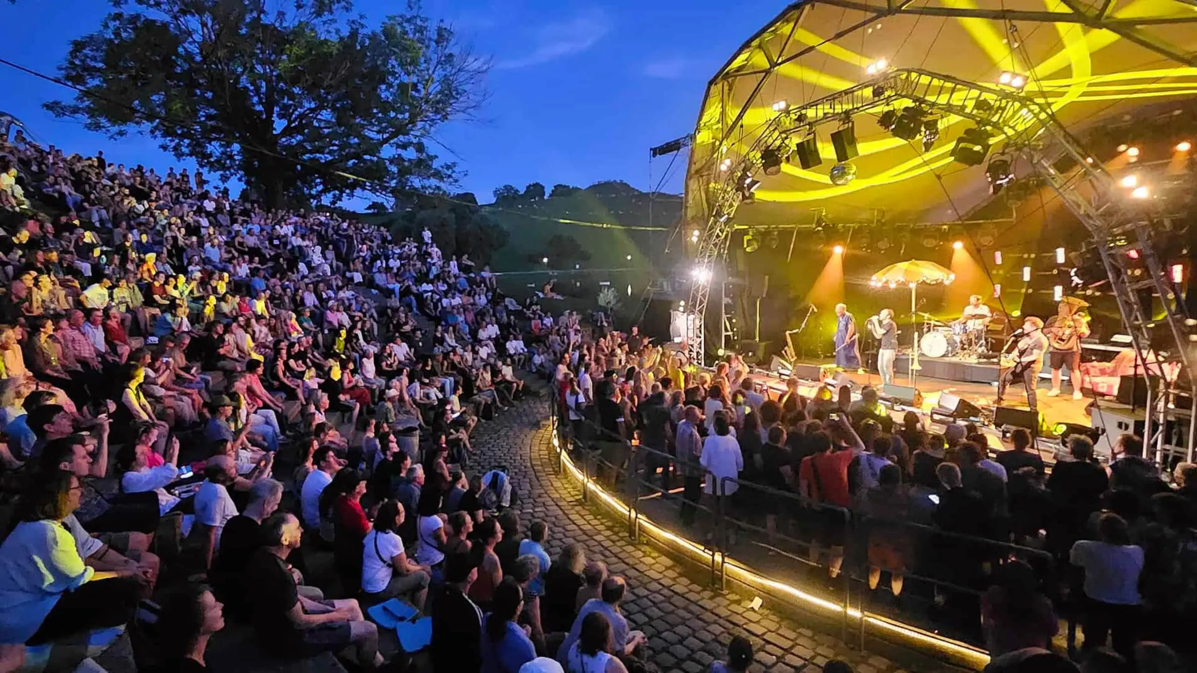Feste und Festivals im August: Musiksommer im Theatron am Olympiasee // HIMBEER 