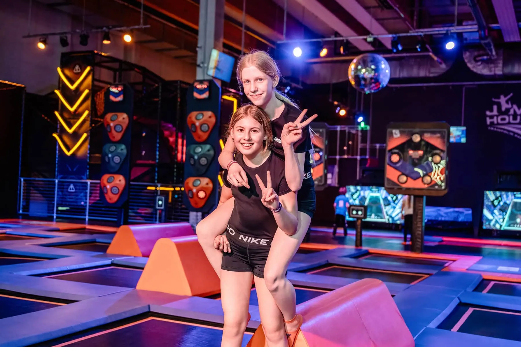 Münchens Trampolinparks JUMP House und Superfly im Herbst 2025 mit Spaß und Action // HIMBEER