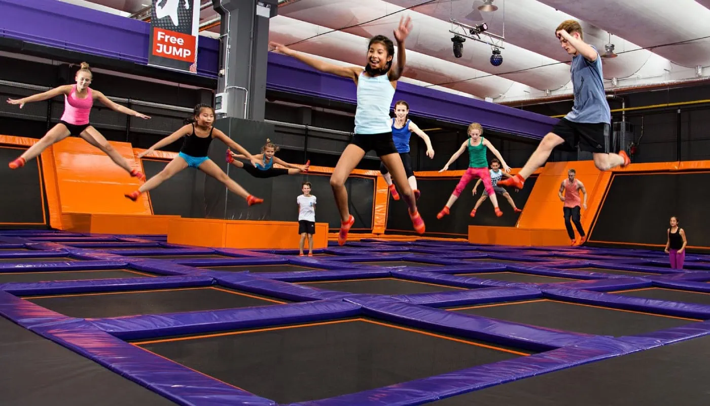 Münchens Trampolinparks JUMP House und Superfly im Herbst 2025 mit Spaß und Action // HIMBEER