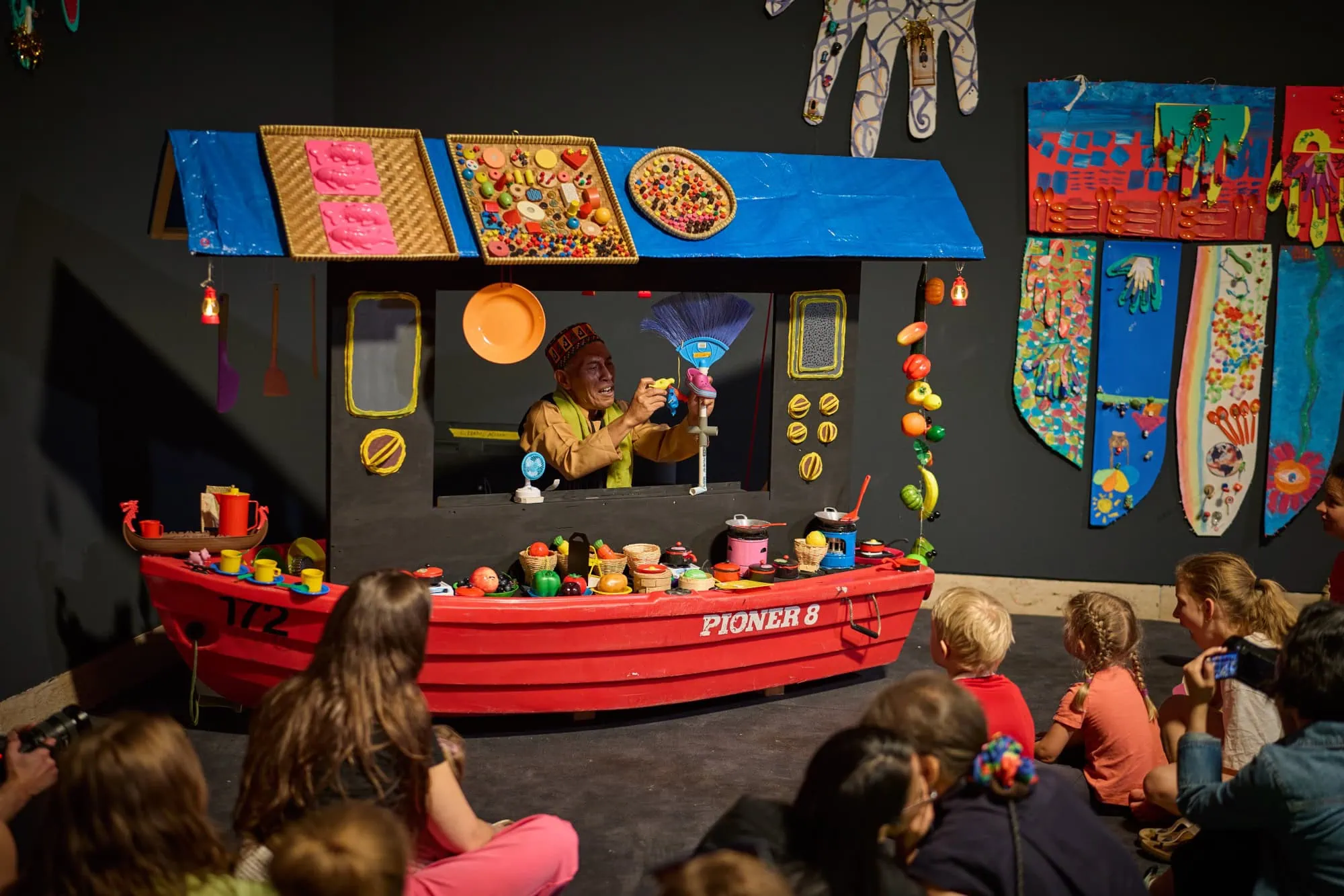 Haus Der Kunst Für Kinder Kunstgeschichten seit 1968 // HIMBEER 2025