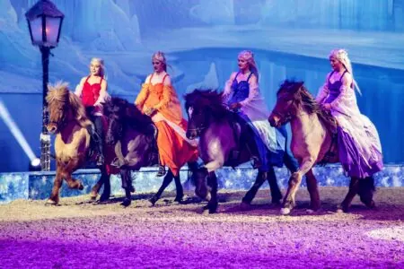 Adventskalender: Familientickets für CAVALLUNA Kids – WinterWünscheLand // HIMBEER