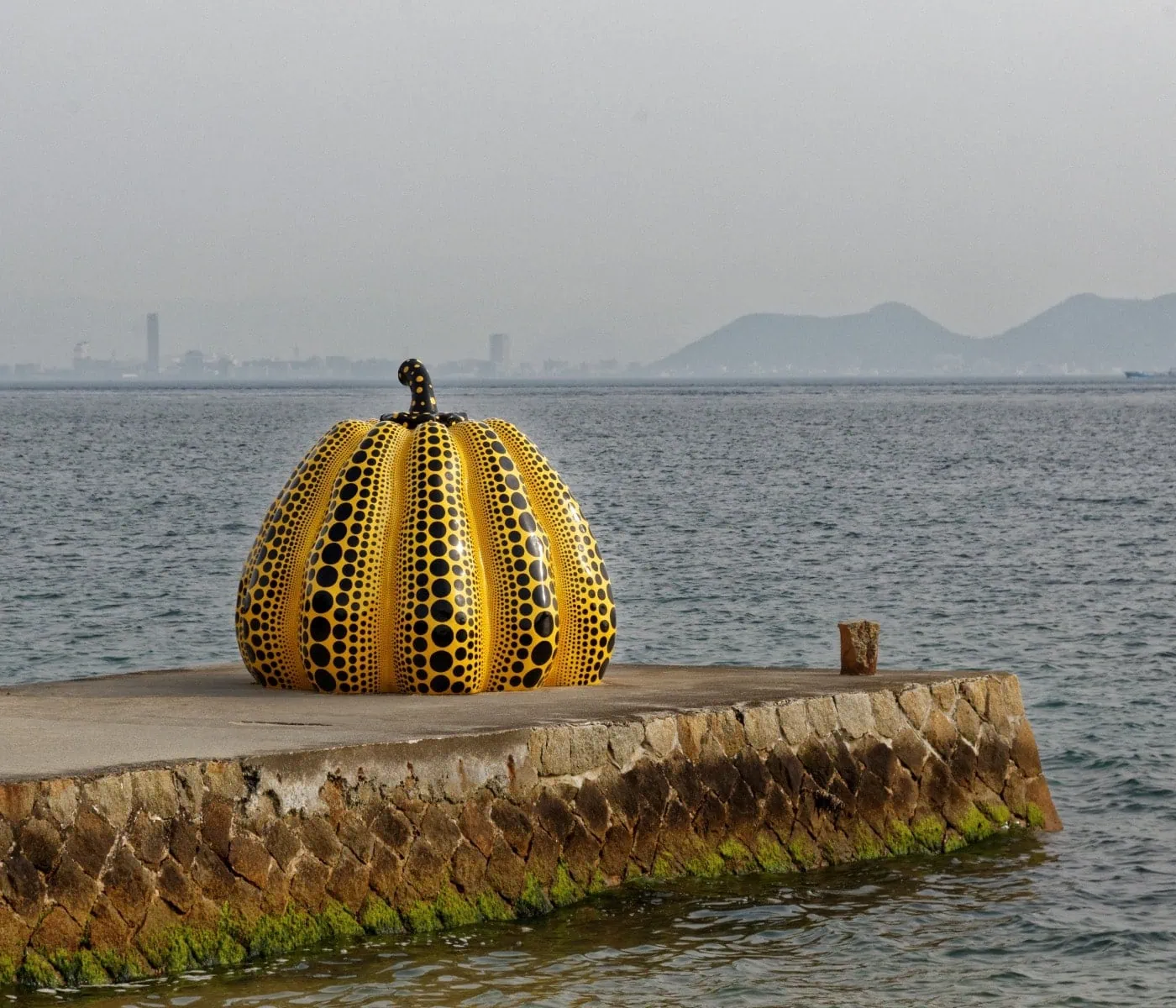 Yayoi Kusama Kürbisse im öffentlichen Raum // HIMBEER