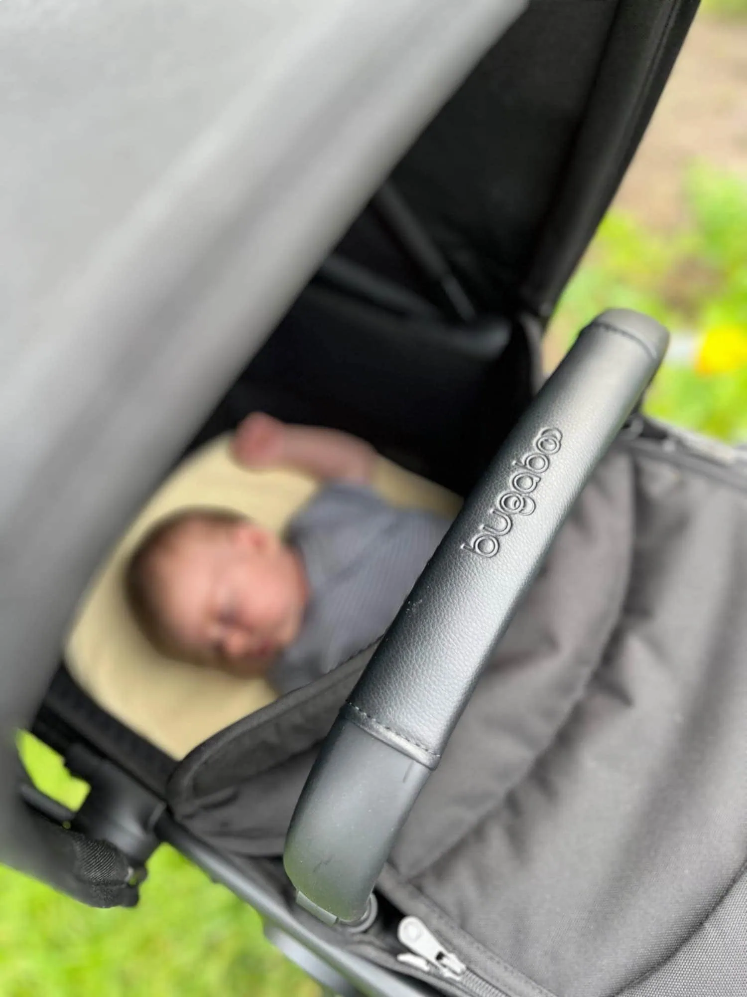 HIMBEER Testbericht: Der Bugaboo Fox 5 Renew im Praxistest – mit Baby und Geschwisterkind durch den urbanen Großstadtalltag