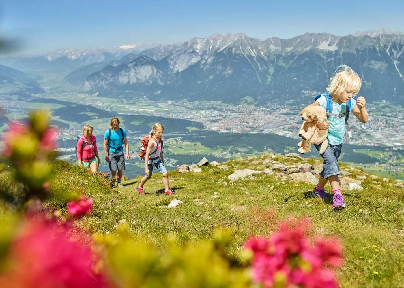 Wandern mit Kindern in den Bergen // HIMBEER