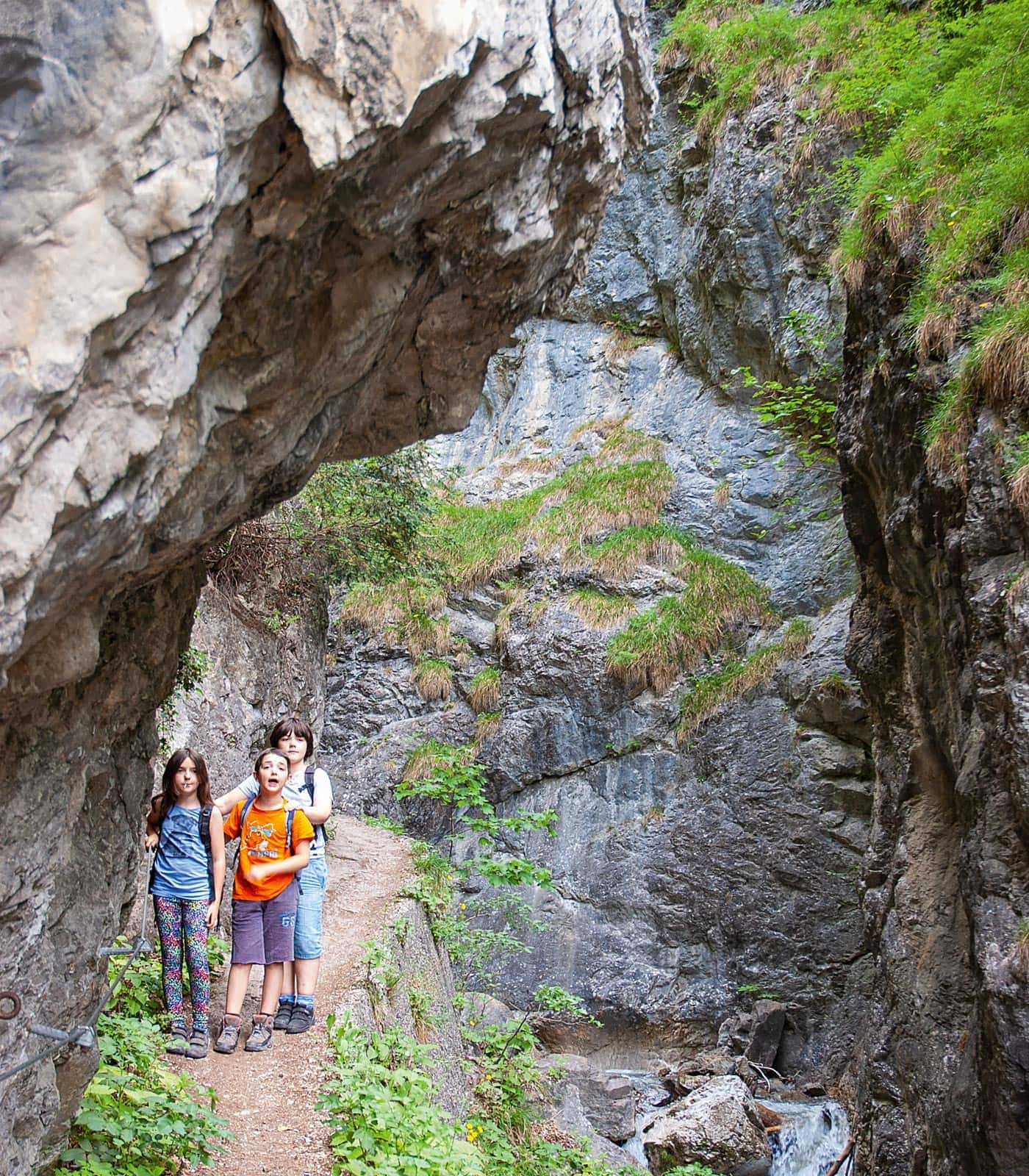 Naturzeit-Reisetipp: Wandern mit Kindern in der Umgebung von Innsbruck: Ehnbachklamm // HIMBEER