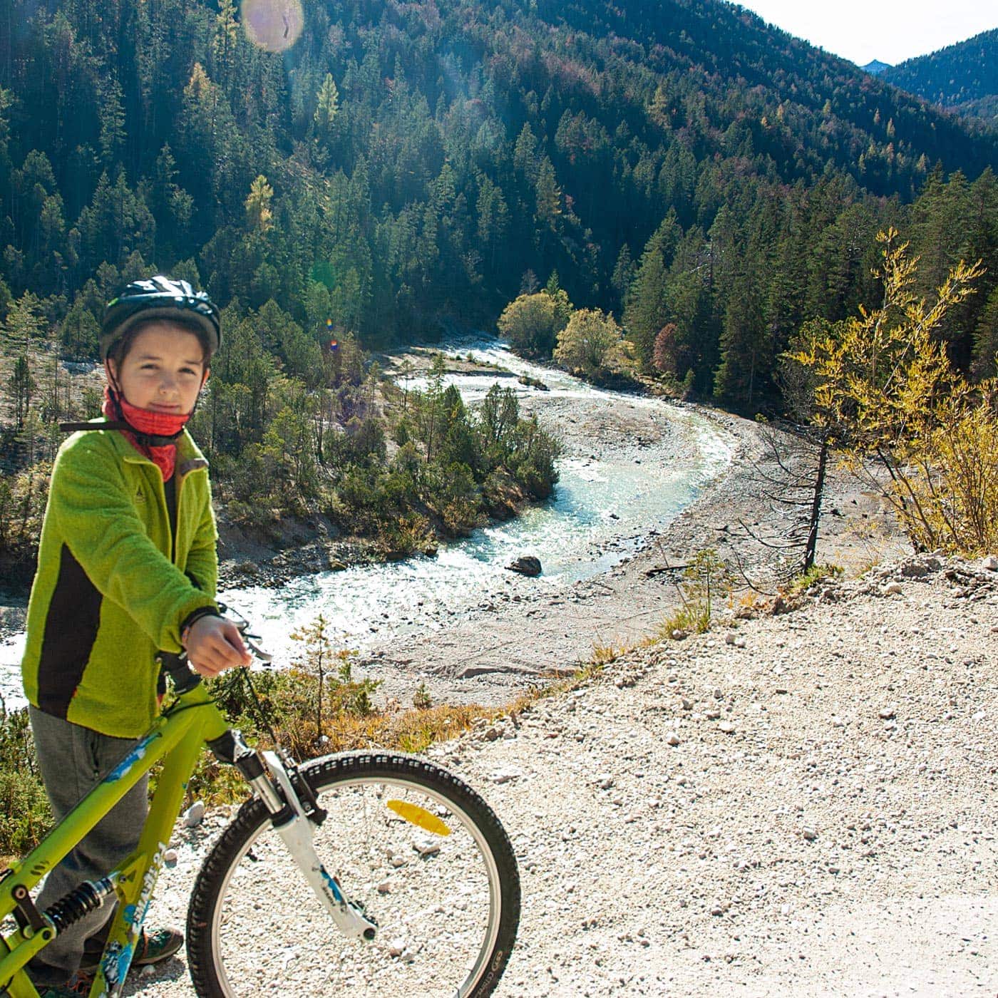 Naturzeit-Reisetipp: Wandern mit Kindern in der Umgebung von Innsbruck: an der Isar // HIMBEER