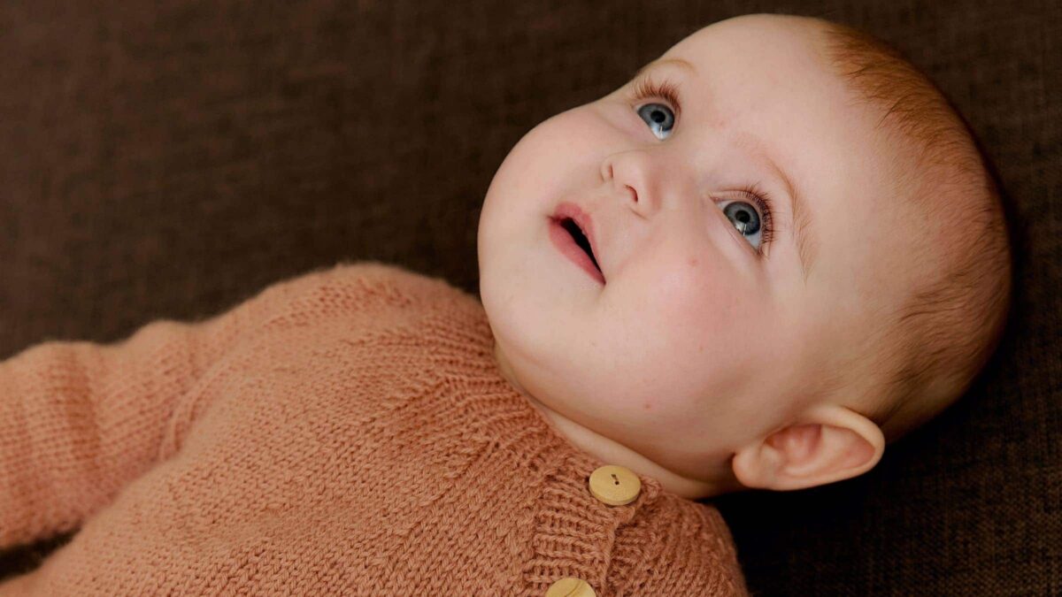 Babyjacke stricken // HIMBEER