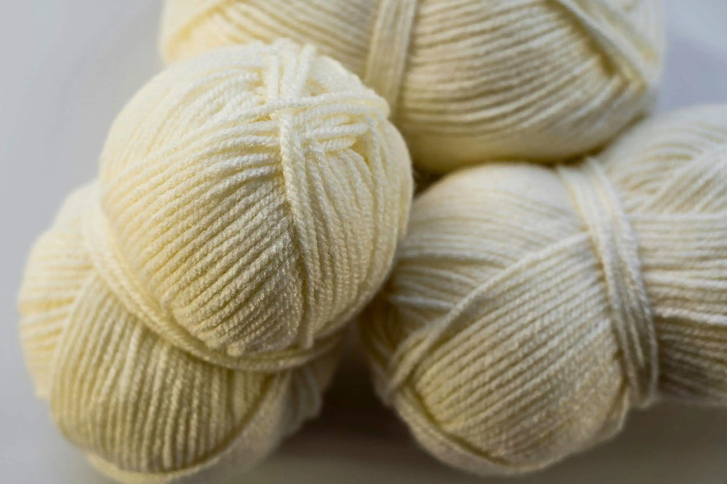 Wolle zum Basteln: Schäfchen Mobile // HIMBEER