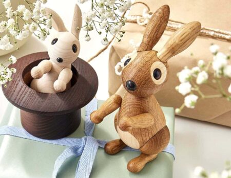 Gute Gechenke zu Ostern für Kinder: Holzhasen zum Spielen und Dekorieren // HIMBEER