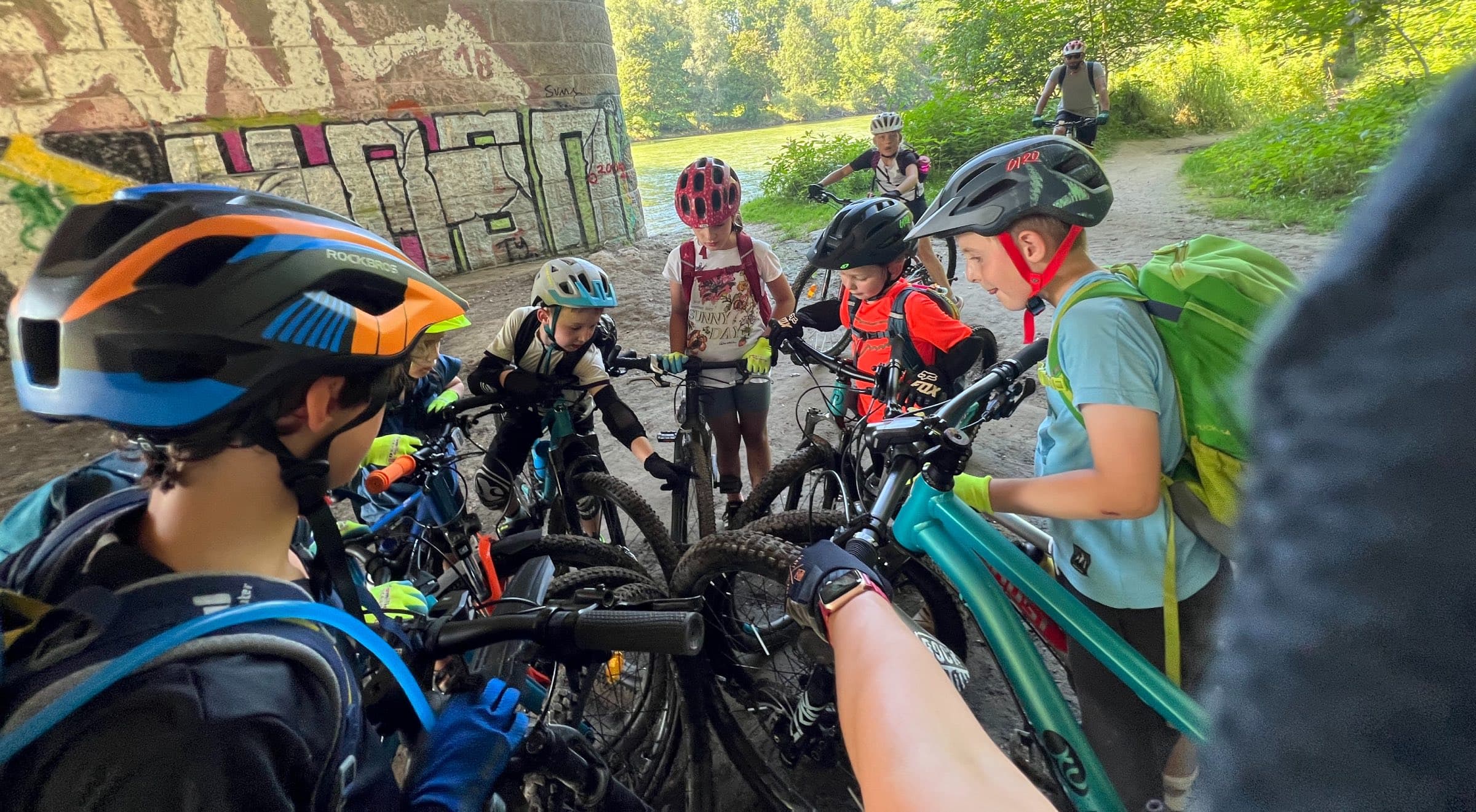 TOP Anbieter:innen für aktive Ferienkurse: IsarRadlkids // HIMBEER 