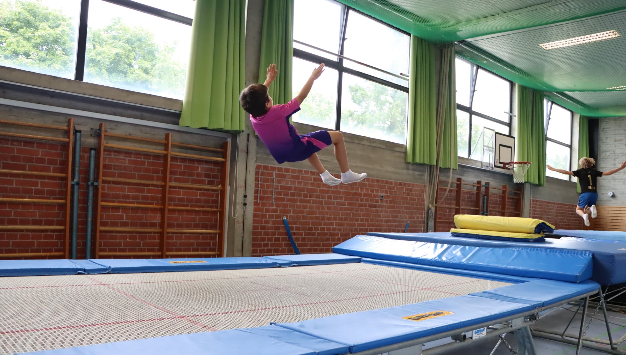 Top Anbieter:innen für aktive Ferienkurse in München: Trampolin.pro // HIMBEER 