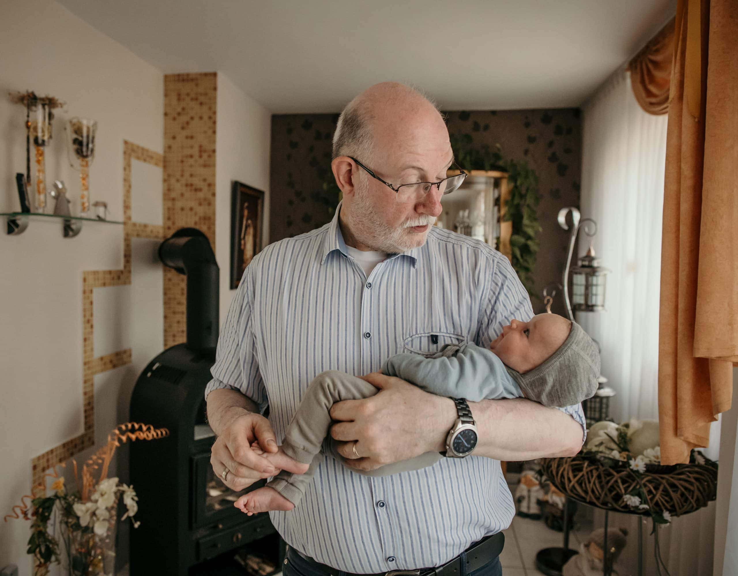 Dokumentarische Großeltern-Fotoreportagem – wertvolle Erinnerungen bewahren