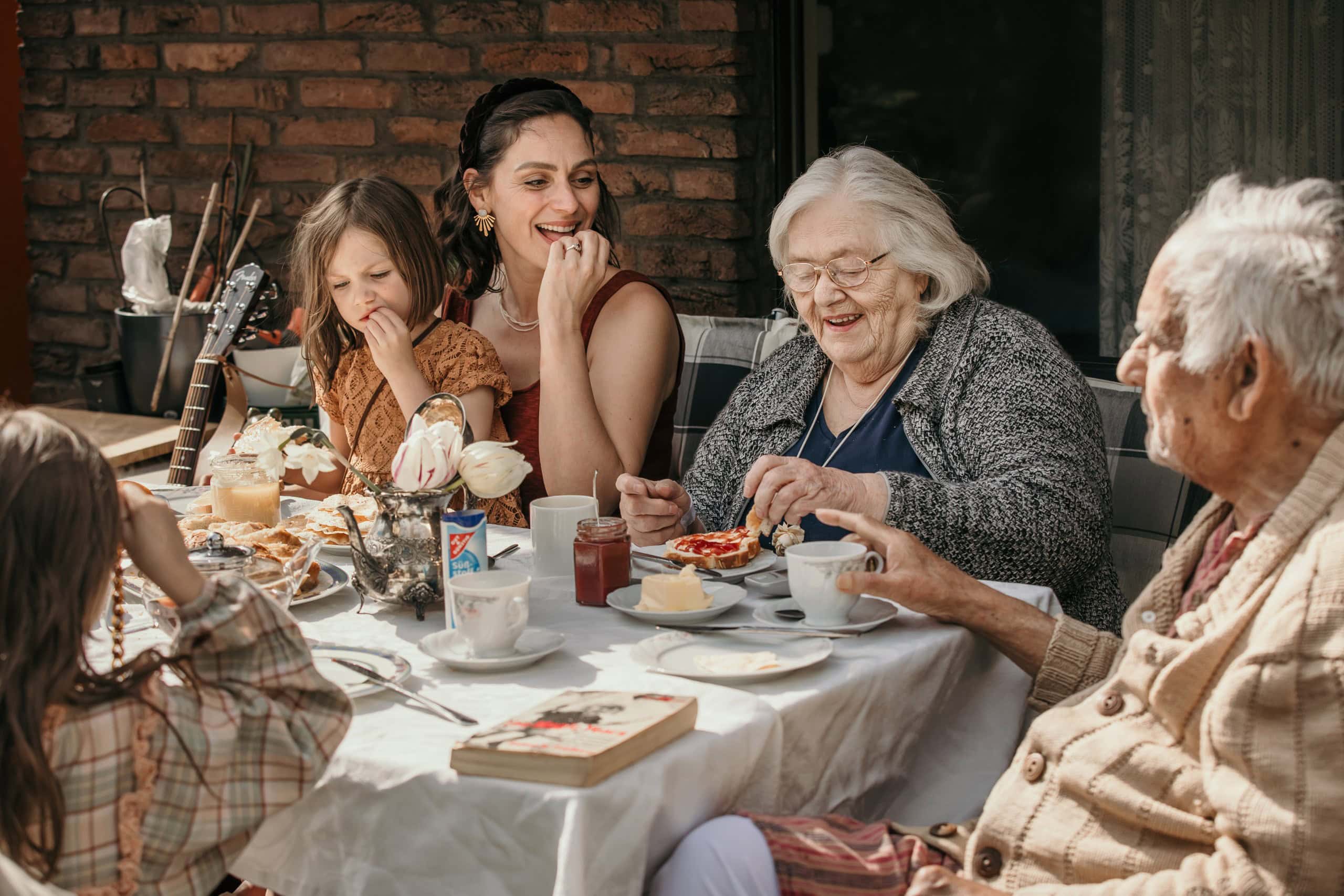 Dokumentarische Großeltern-Fotoreportagem – wertvolle Erinnerungen bewahren