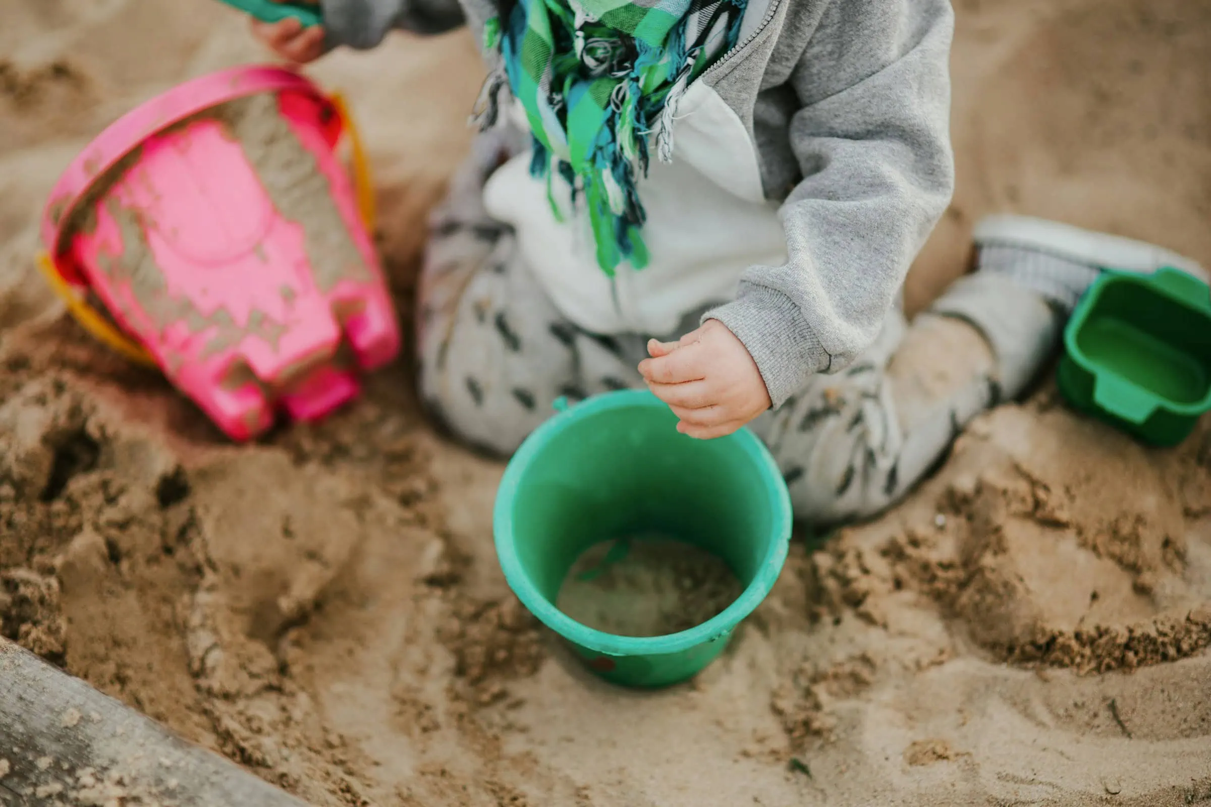 Mini-Tipps im Juni: Ab nach draußen mit der Fach- und Beratungsstelle Regenbogenfamilien // HIMBEER