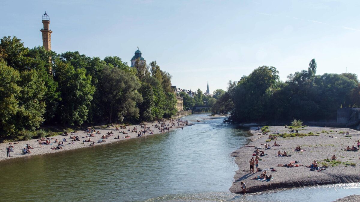 München im Sommer an der Isar // HIMBEER