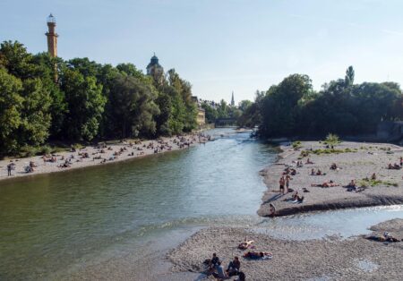 München im Sommer an der Isar // HIMBEER