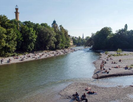 München im Sommer an der Isar // HIMBEER