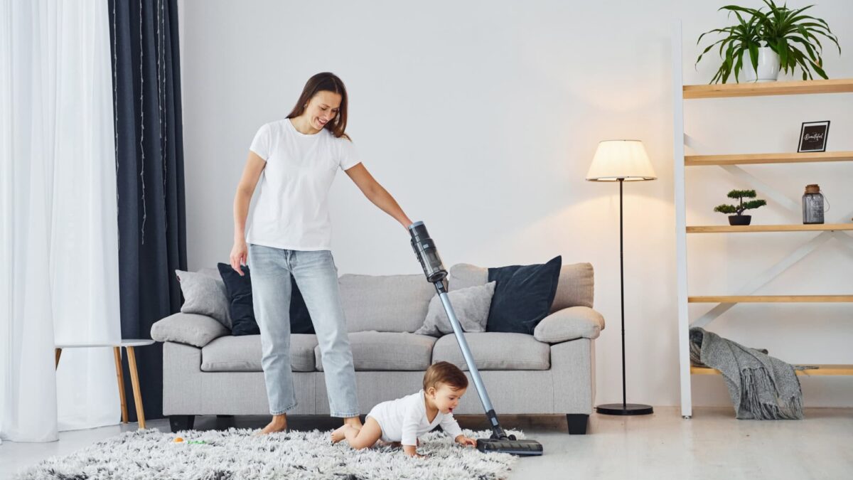 Helpling: Regelmäßige Haushaltsreinigung im Sommer: 5 Gründe, warum es sich besonders lohnt // HIMBEER