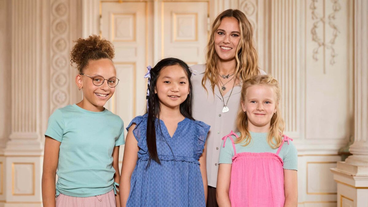 Die neue Disney Jr. Vorschulserie „Sofia die Erste: Königliche Zauberschule“ im Disney Channel. Deutscher Titelsong gesungen von SOPHIA