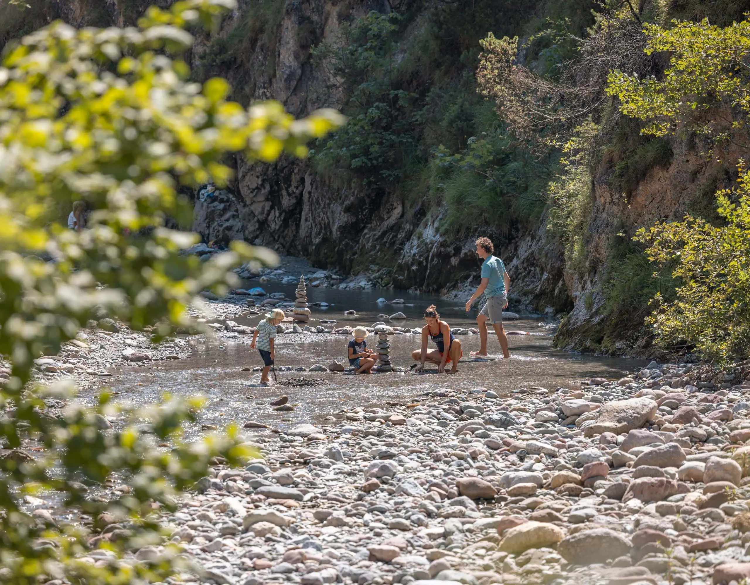 Vorbestellung mit Verlosung: Bestellt den Familien-Freizeit-Guide MÜNCHEN MIT KIND 2027 und gewinnt mit Glück ein Familienwochenende von Österreichs Wanderdörfern im Alpbachtal