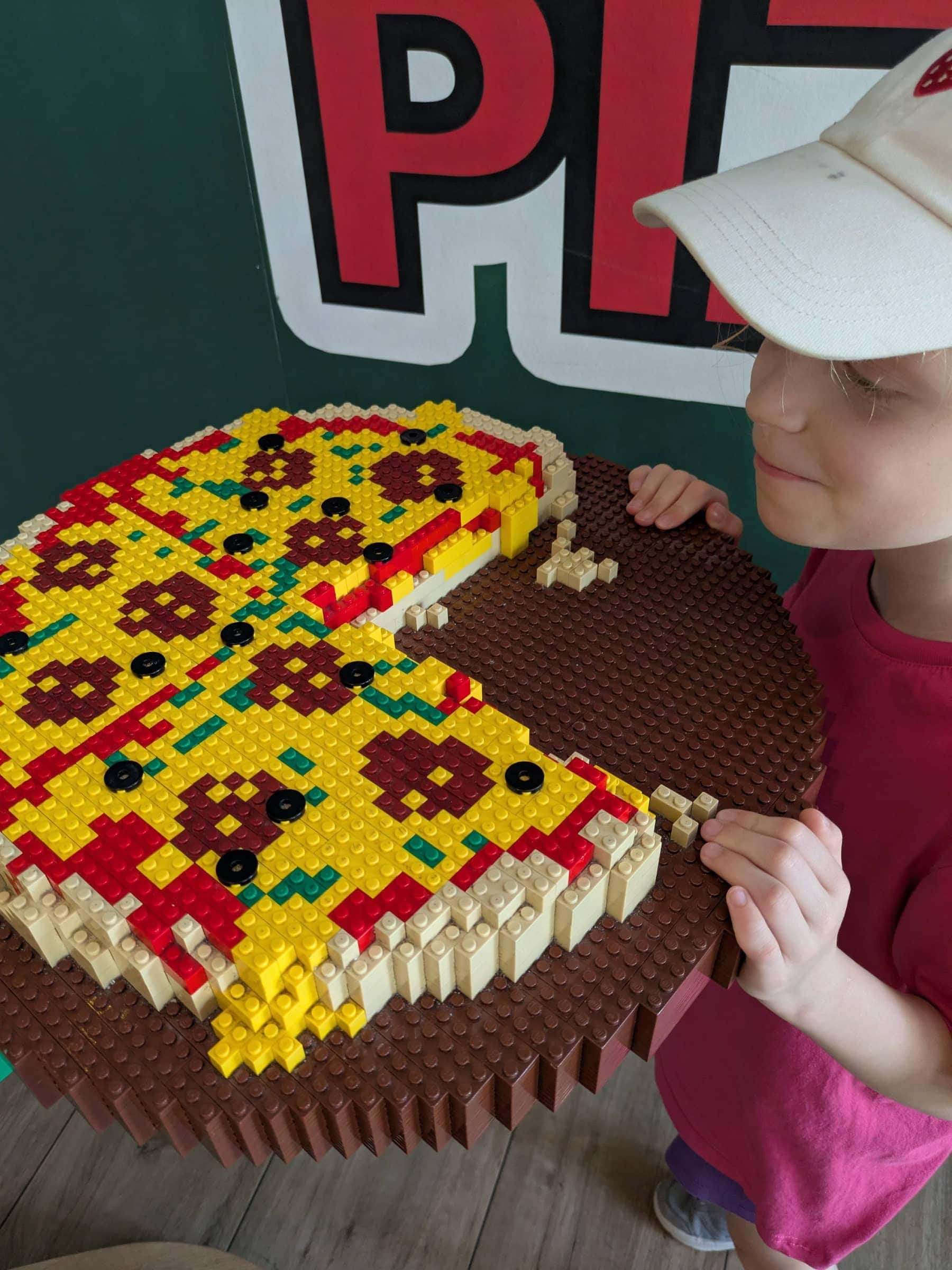 LEGOLAND Deutschland, Essen im Familienrestaurant Pizza Mania // HIMBEER