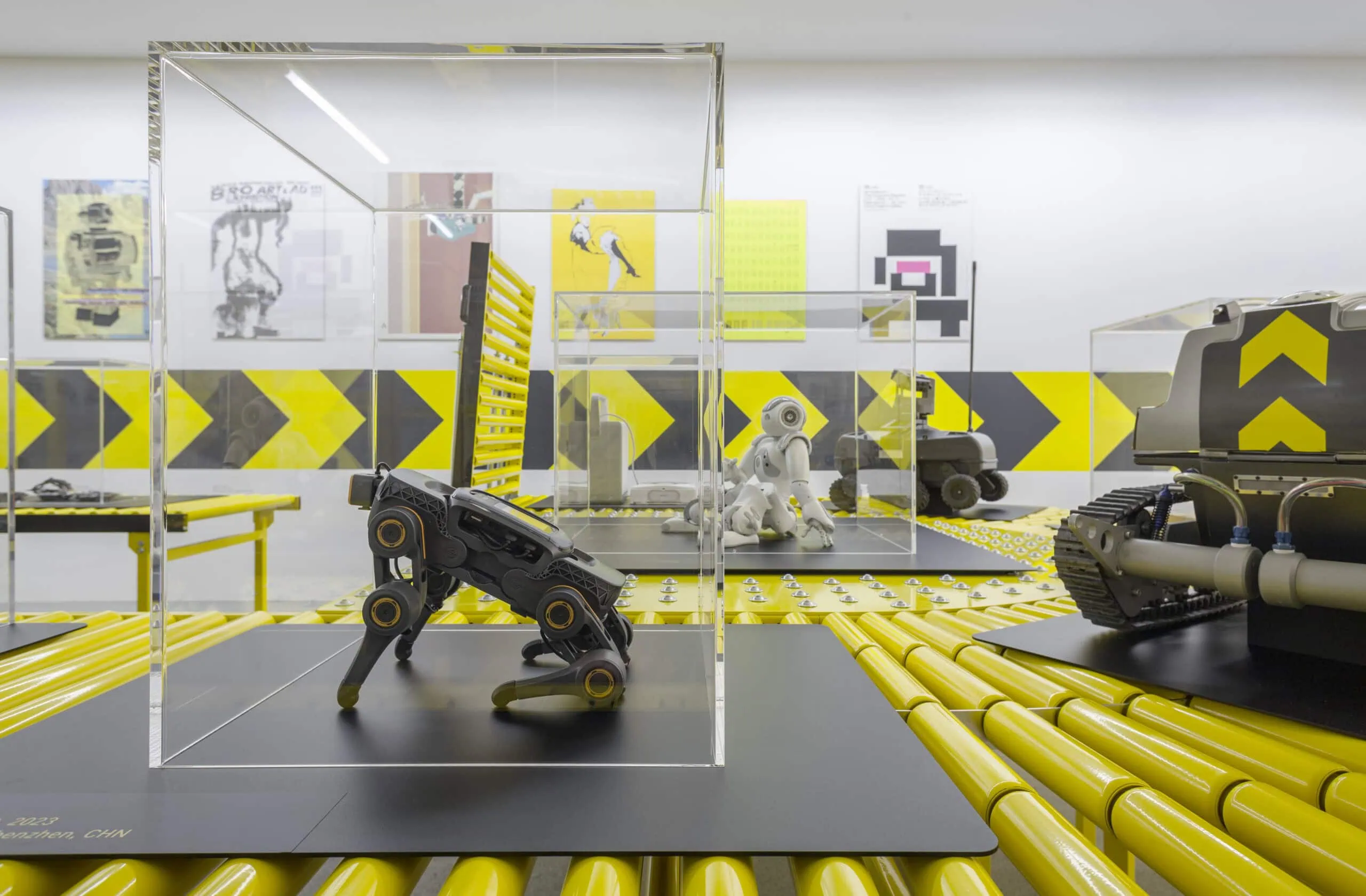 Ausstellungsansicht „Robotic Worlds“, Die Neue Sammlung – The Design Museum (K. Mewes) – Tipps für die fünfte Sommerferienwoche KW 36 // HIMBEER